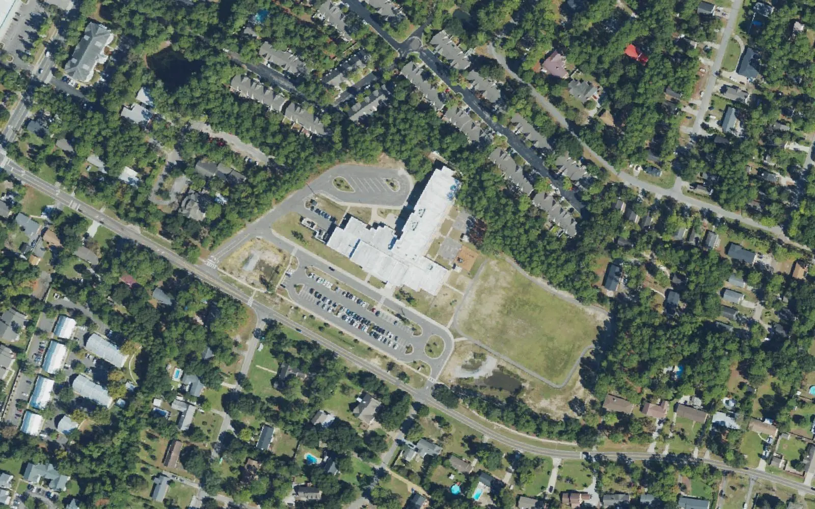 College Park Elementary School and its parking lots and field on Oriole Drive in Wilmington, seen from the air