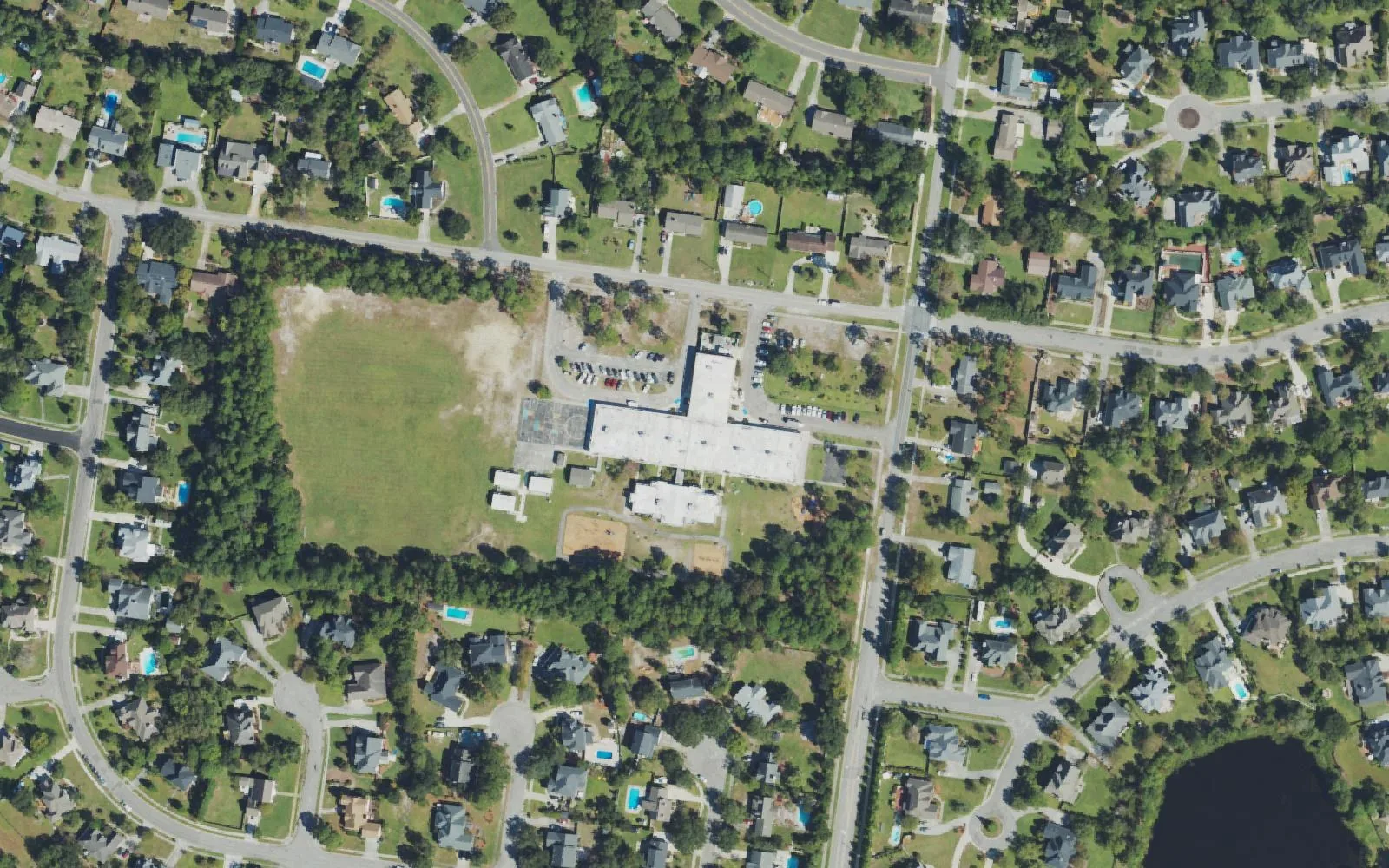 Pine Valley Elementary School and its playing field on John S. Mosby Drive in Wilmington's Pine Valley neighborhood, seen from the air