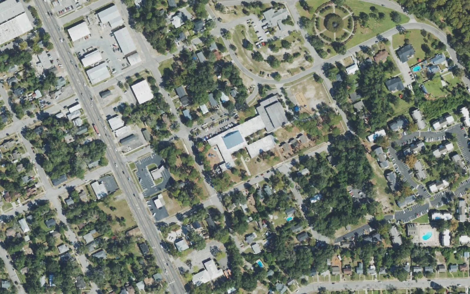 Sunset Park Elementary School on Alabama Avenue in Wilmington's Sunset Park neighborhood, seen from the air